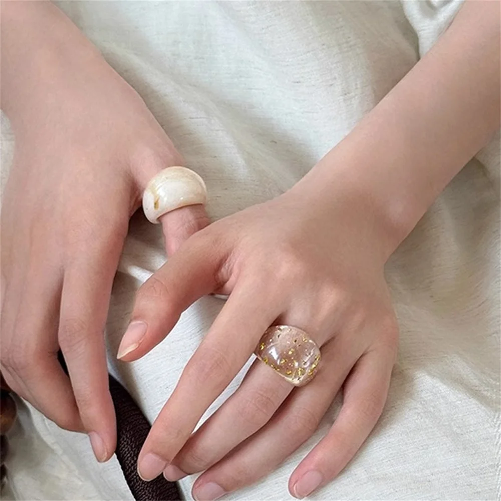 Street Fashion Blog - ファッションレトロな質感のアクリルヒップホップスタイルのユニークなリング都会の女性シンプルな旅行リングジュエリーアクセサリーギフト卸売