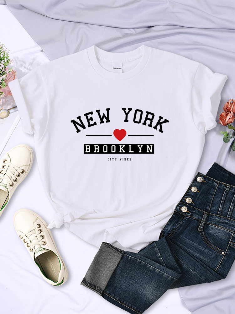 ニューヨークブルックリンシティバイブスレタープリントTシャツ - Street Fashion Vibes のレビューと価格