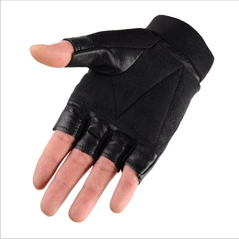 ハーフフィンガーレザーフィットネスグローブ,ブラックリベット - Street Fashion Gloves のレビューと価格